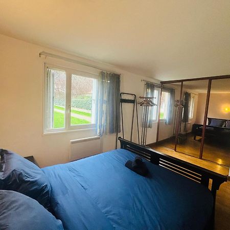 Ferienwohnung F2 Avec Terrasse, Parking Gratuit Guyancourt Exterior foto