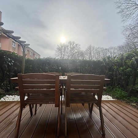 Ferienwohnung F2 Avec Terrasse, Parking Gratuit Guyancourt Exterior foto