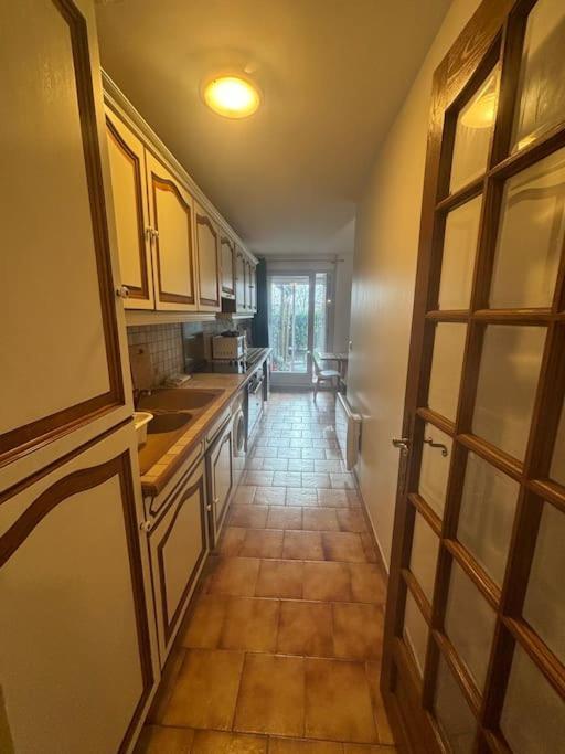 Ferienwohnung F2 Avec Terrasse, Parking Gratuit Guyancourt Exterior foto