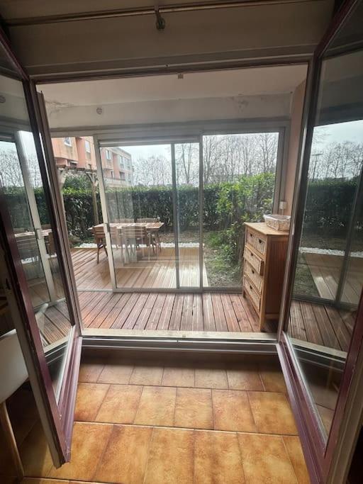 Ferienwohnung F2 Avec Terrasse, Parking Gratuit Guyancourt Exterior foto