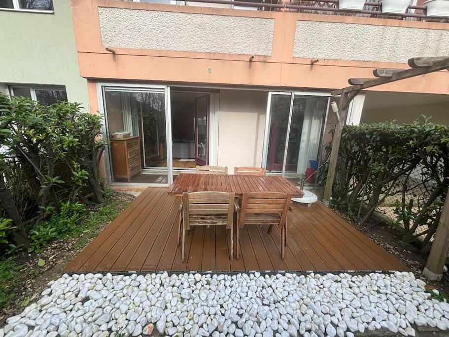 Ferienwohnung F2 Avec Terrasse, Parking Gratuit Guyancourt Exterior foto