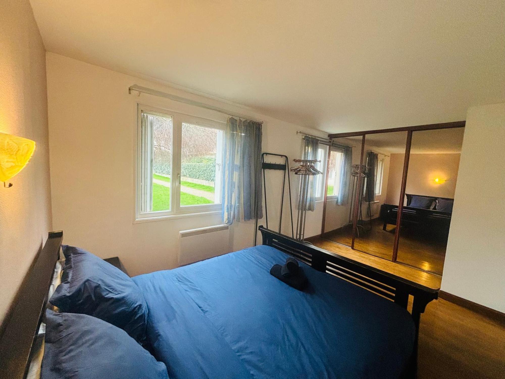 Ferienwohnung F2 Avec Terrasse, Parking Gratuit Guyancourt Exterior foto