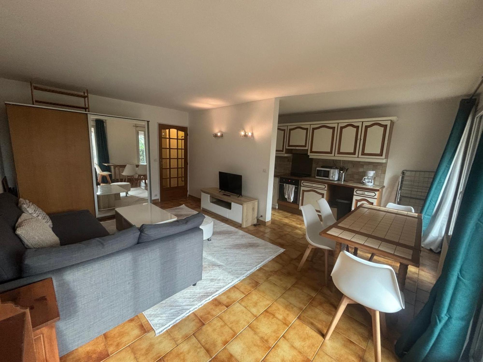 Ferienwohnung F2 Avec Terrasse, Parking Gratuit Guyancourt Exterior foto