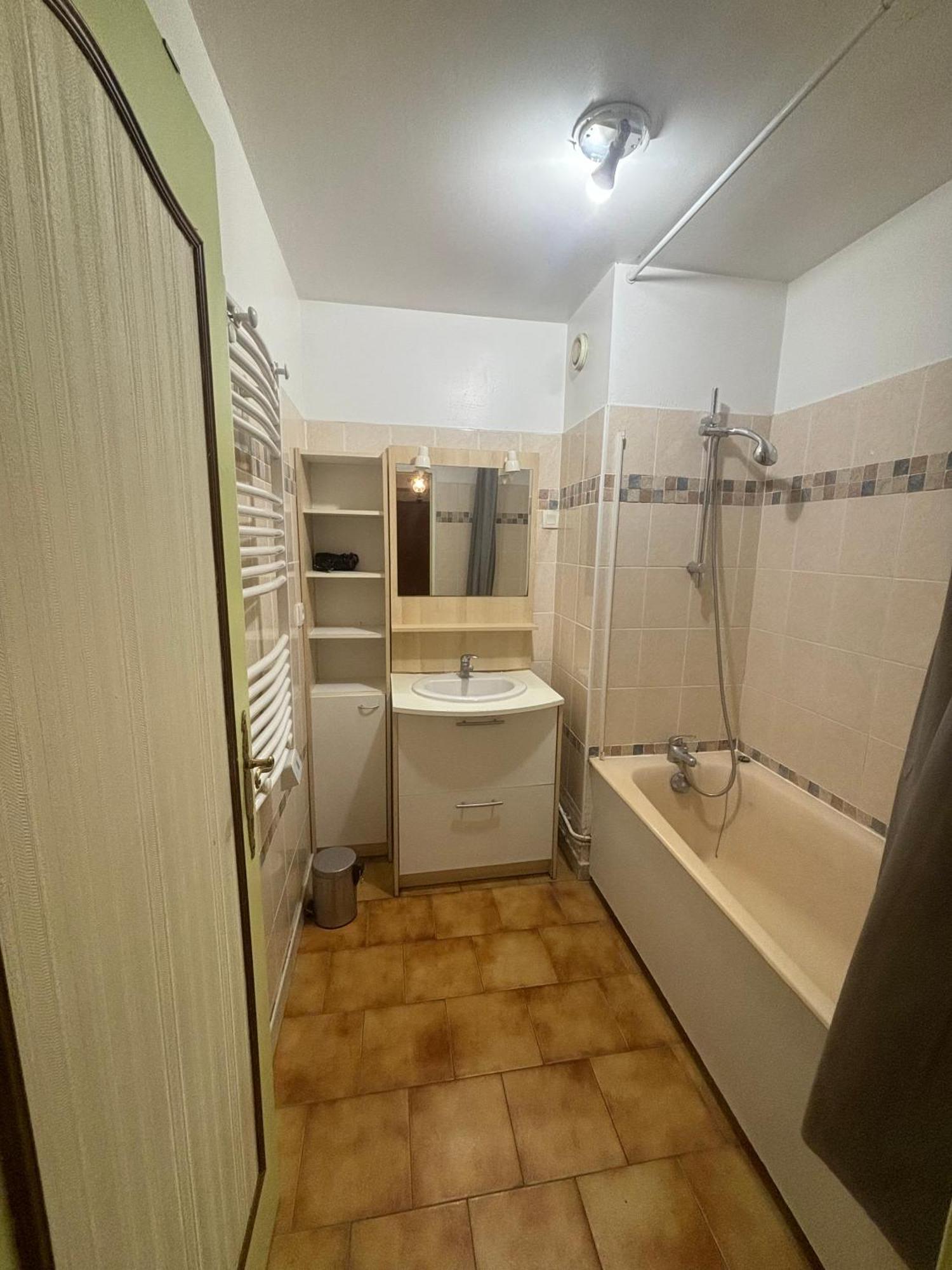 Ferienwohnung F2 Avec Terrasse, Parking Gratuit Guyancourt Exterior foto
