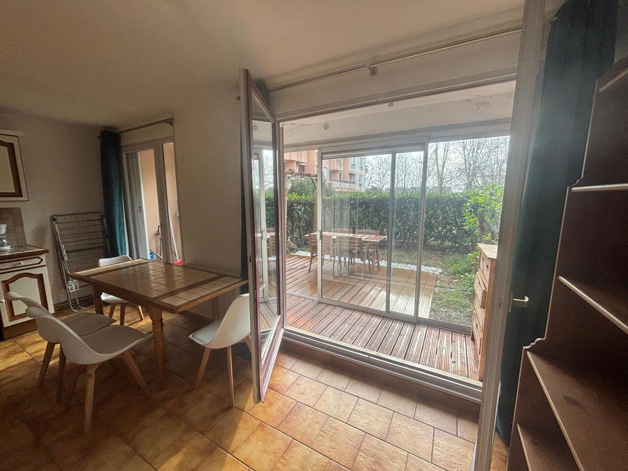 Ferienwohnung F2 Avec Terrasse, Parking Gratuit Guyancourt Exterior foto